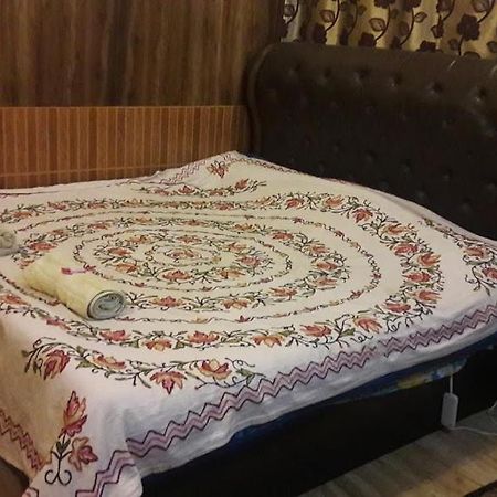 Blooming Dale Hotel Srinagar  Bagian luar foto