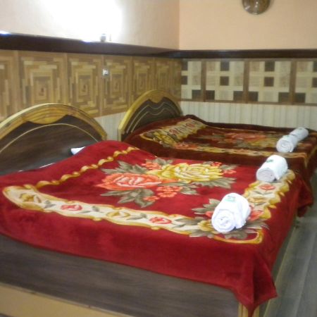 Blooming Dale Hotel Srinagar  Bagian luar foto