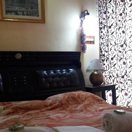 Blooming Dale Hotel Srinagar  Bagian luar foto