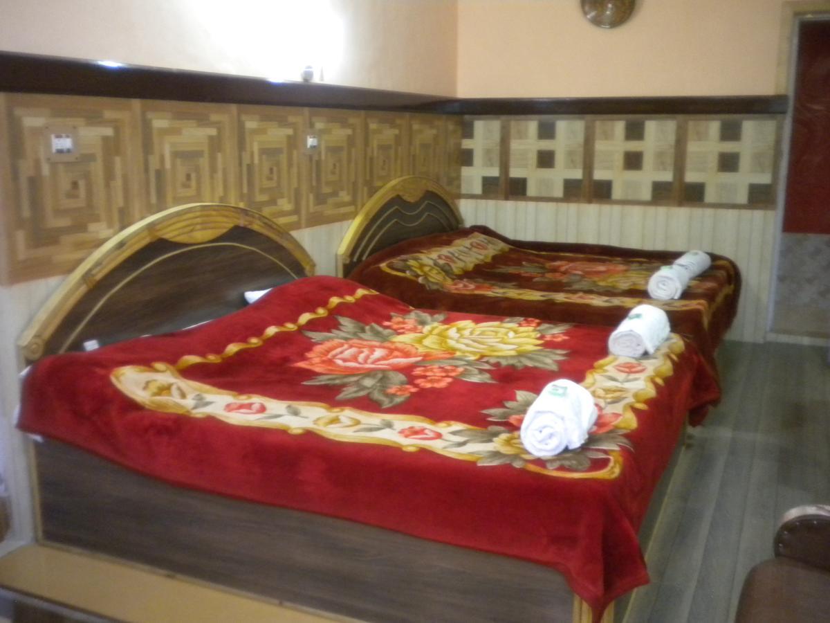 Blooming Dale Hotel Srinagar  Bagian luar foto