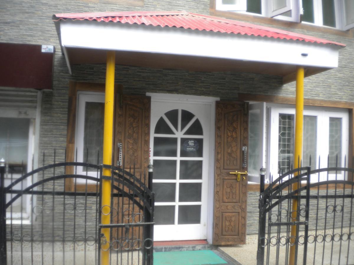 Blooming Dale Hotel Srinagar  Bagian luar foto