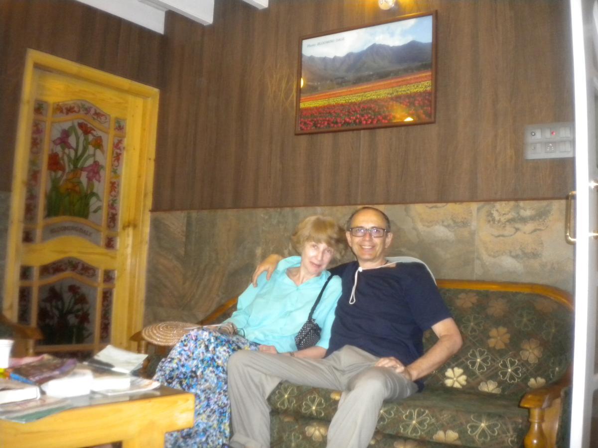 Blooming Dale Hotel Srinagar  Bagian luar foto