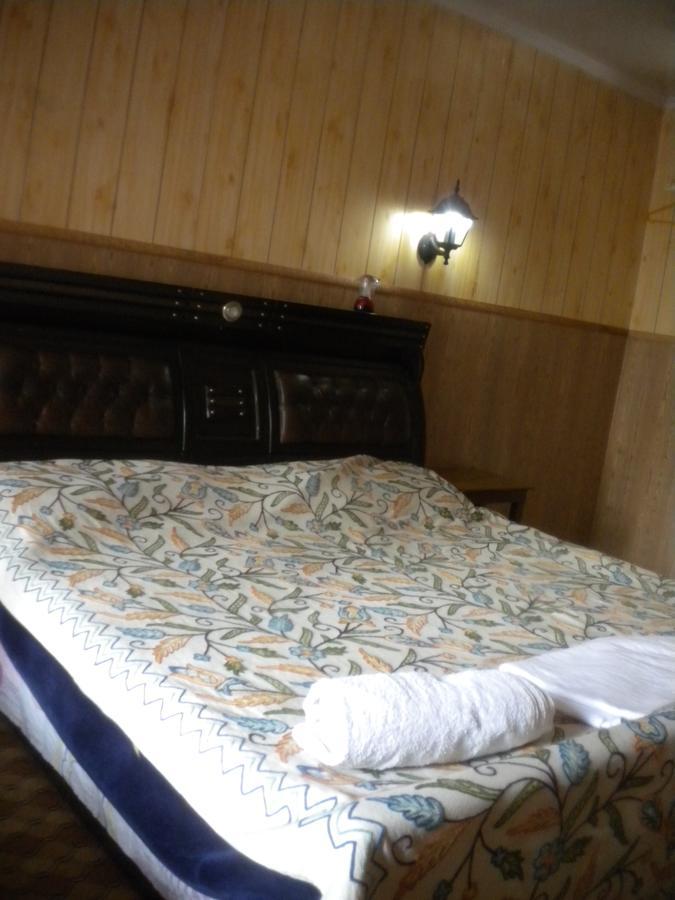 Blooming Dale Hotel Srinagar  Bagian luar foto